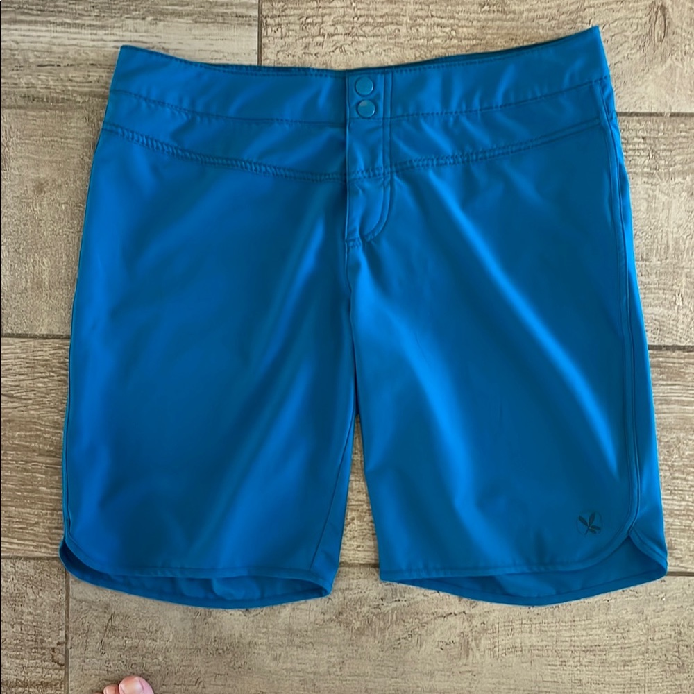 Carve Designs turquoise board shorts, size 8, EUC